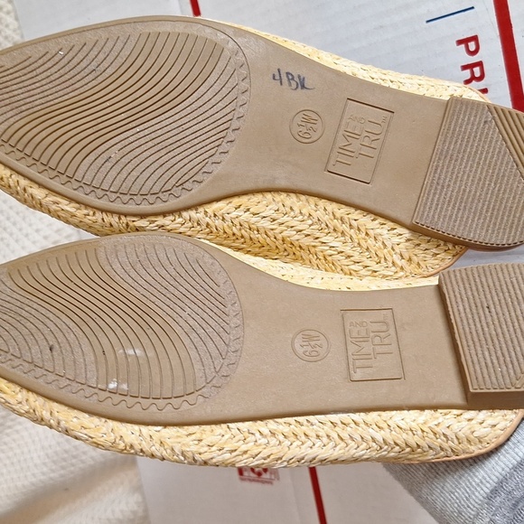 TIME AND TRU SIZE 6.5 SLIP ON SANDLES - Picture 6 of 7